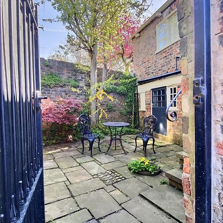 The Davey Tower, Medieval Riverside House York Exteriér fotografie