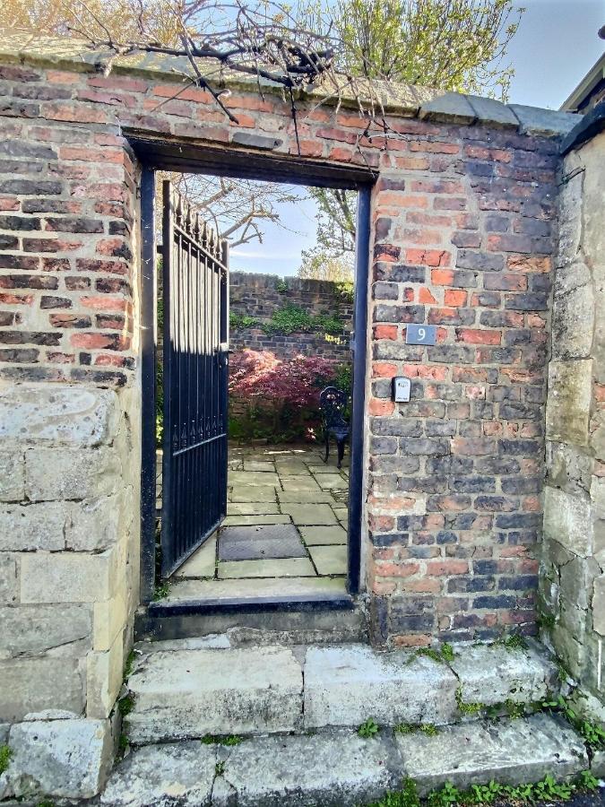 The Davey Tower, Medieval Riverside House York Exteriér fotografie